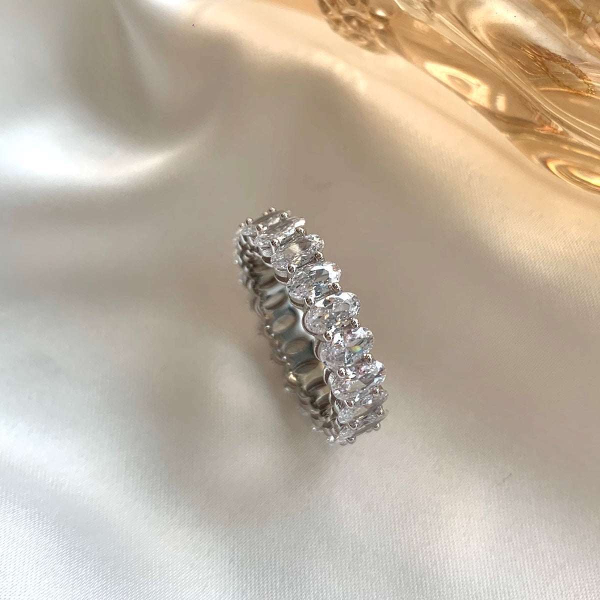 Bague luna grace argentée en zirconium et argent 925 vue de profil Estrée Paris